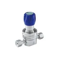 Регулятор AMFLO UHP AU23 Материал: Код S (Body-SUS316L VAR; Poppet, Nozzle,Gland-SUS316L;Diaphragm-Hastelloy®C-22,Seat: PCTFE) ; Поверхность 0.13 um; 4х портовый с манометрами, вх. давл. 206 бар, CV-0.9